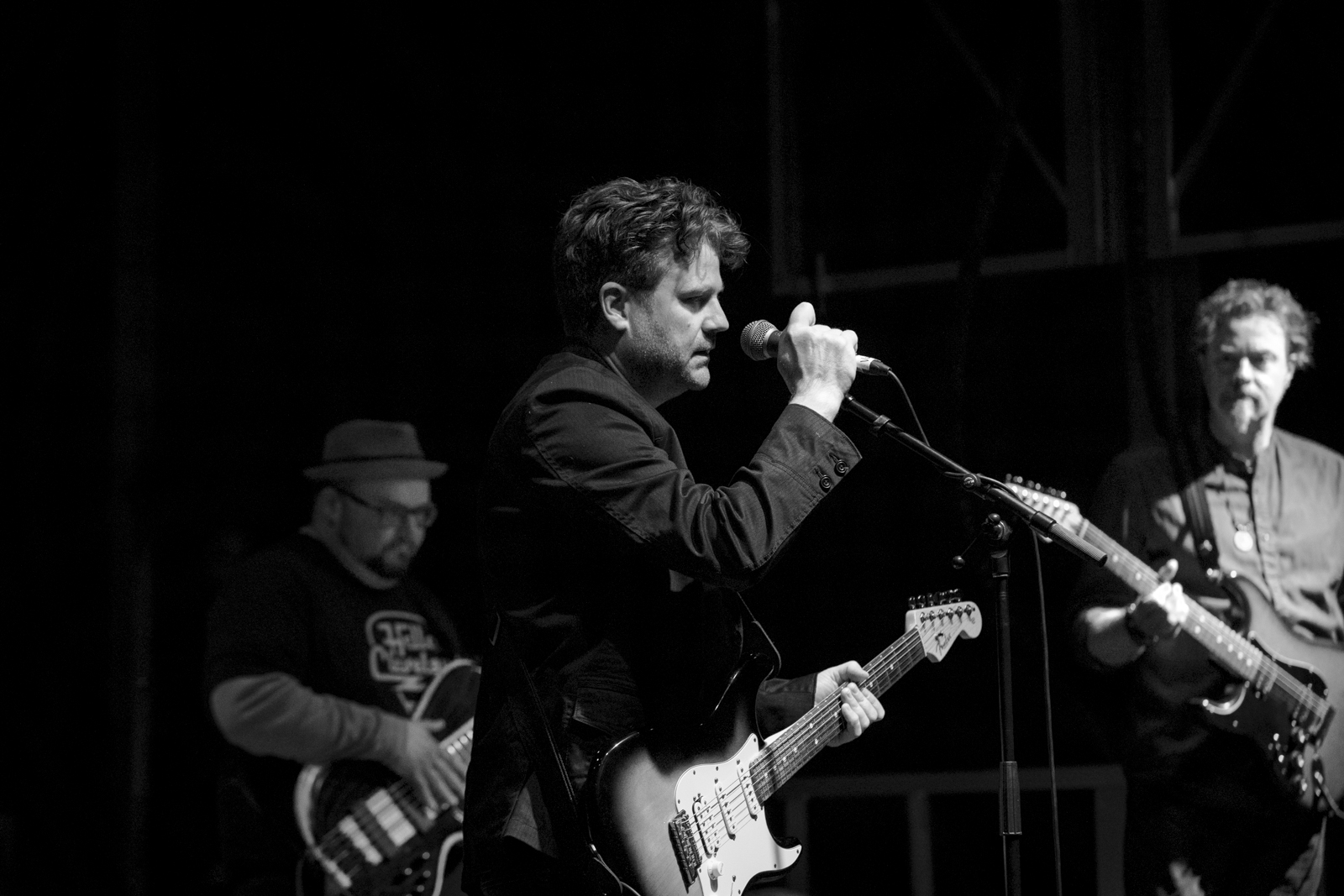 Shoemaker Levee singing into the mic with the full band behind him